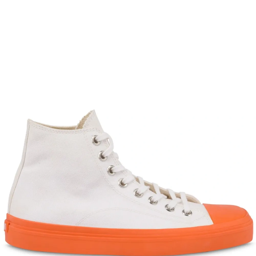 Кроссовки на шнуровке