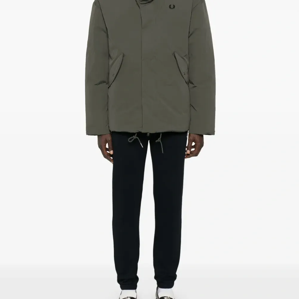 Спортивные брюки с вышитым логотипом