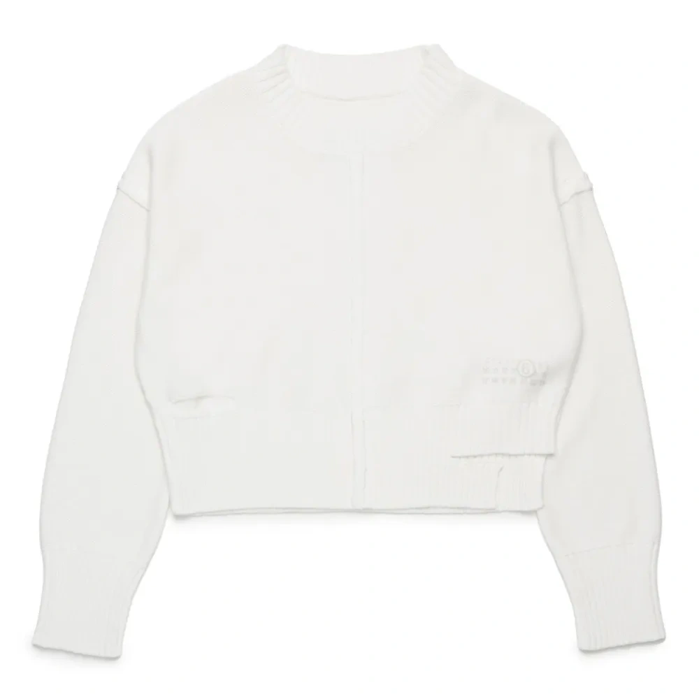 Джемпер с вырезом