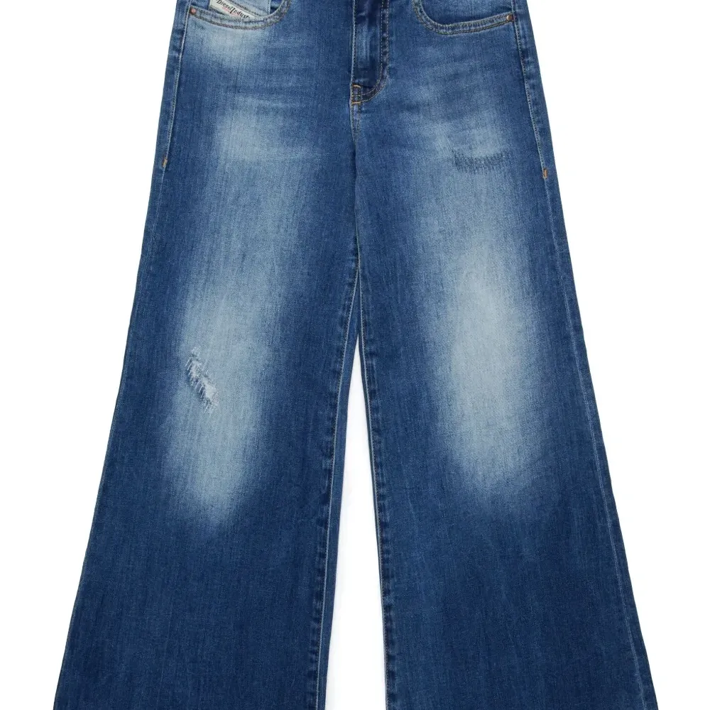 Широкие джинсы