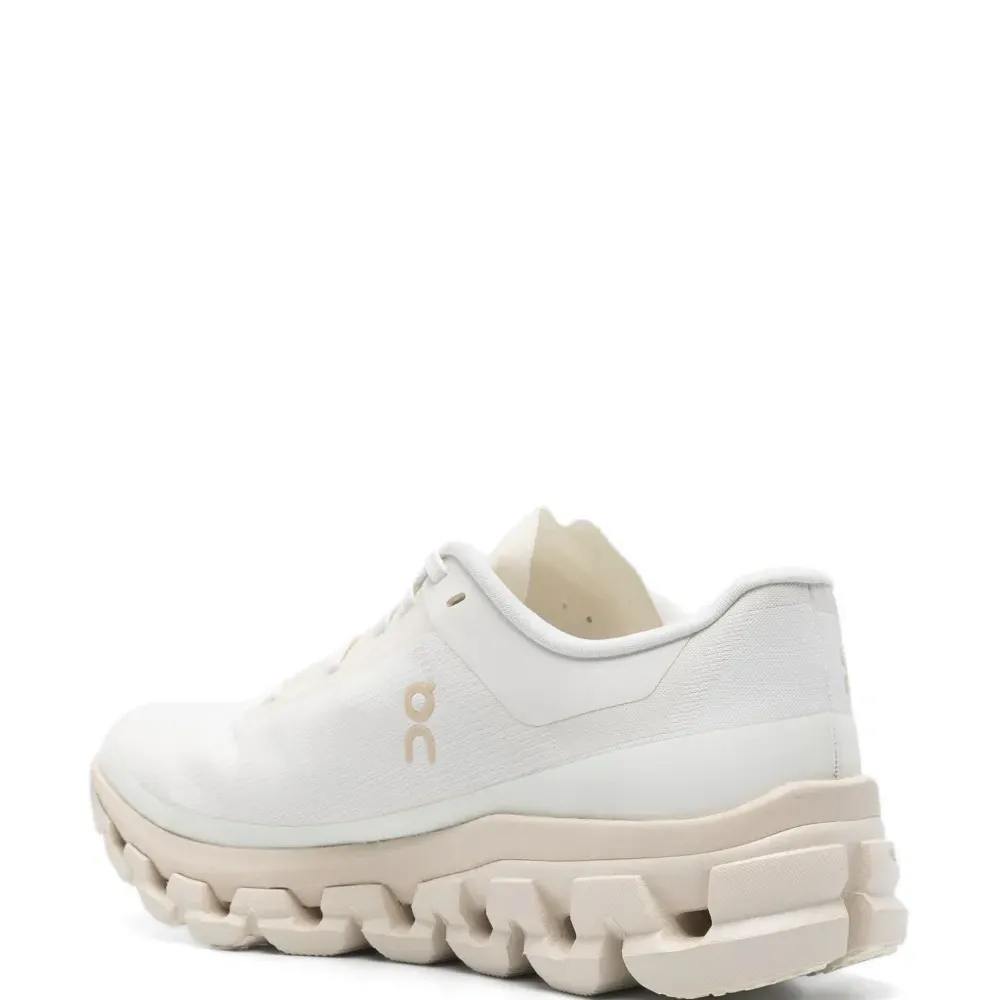 Кроссовки Cloudflow 4 из коллаборации с Ikon