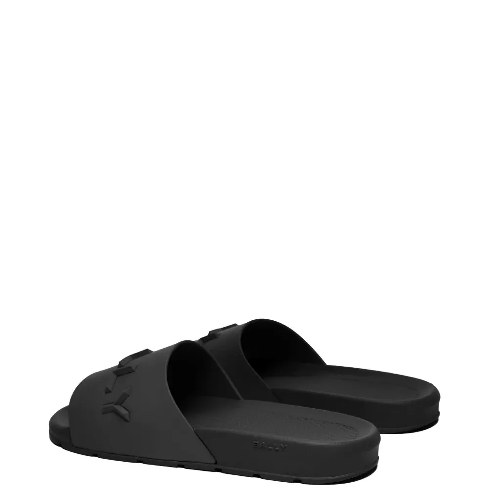 Шлепанцы с тисненым логотипом