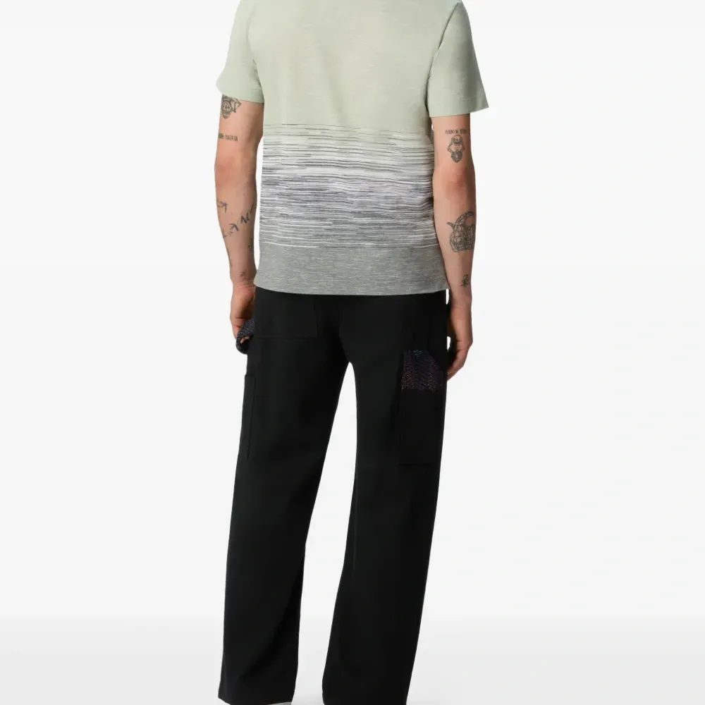 Футболка вязки интарсия