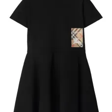 Платье с нашивкой в клетку