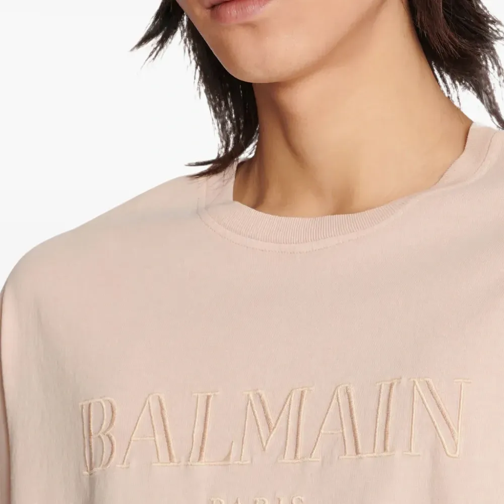 Футболка с вышитым логотипом