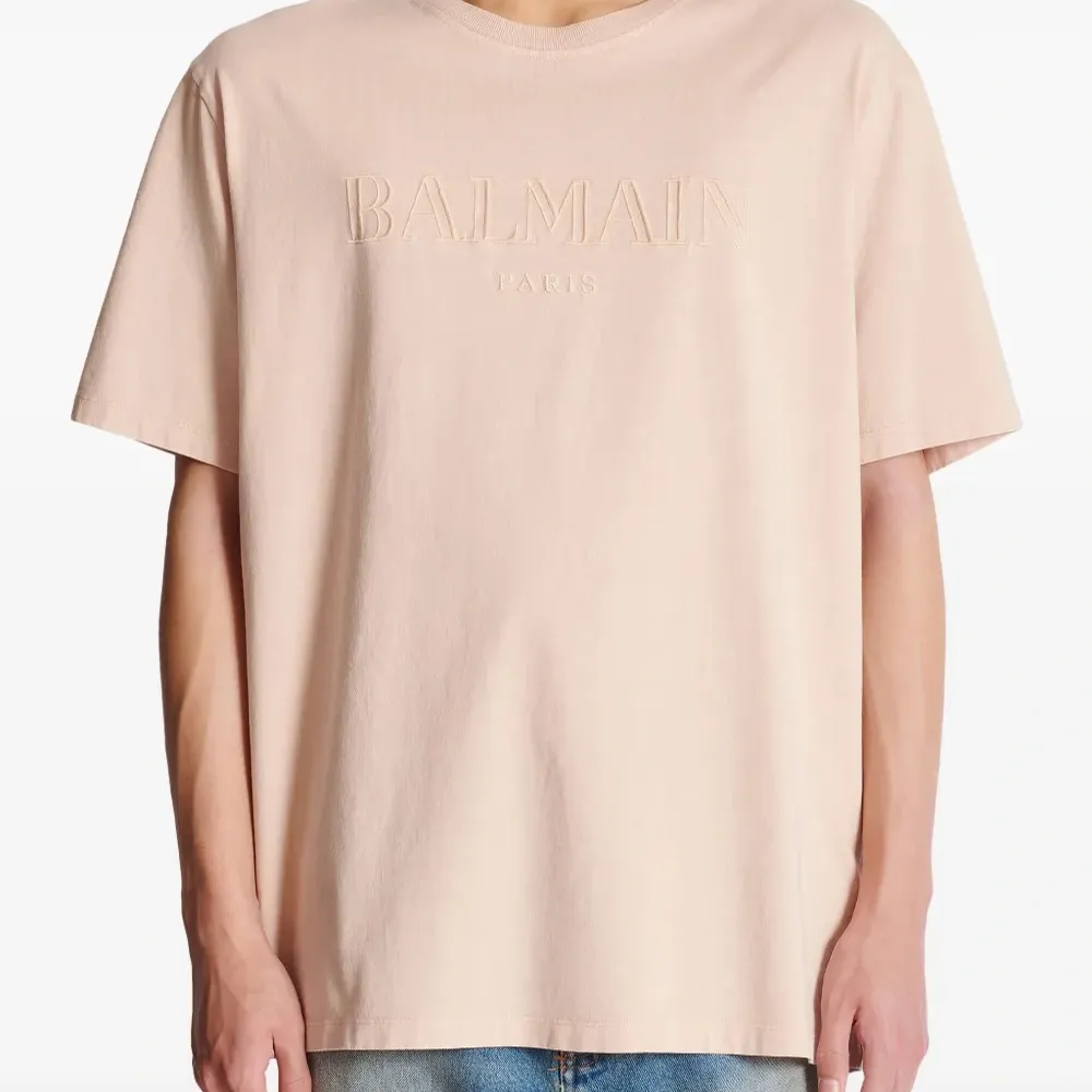 Футболка с вышитым логотипом