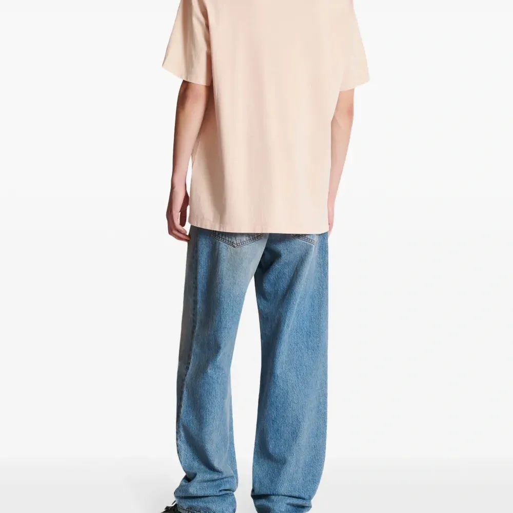 Футболка с вышитым логотипом