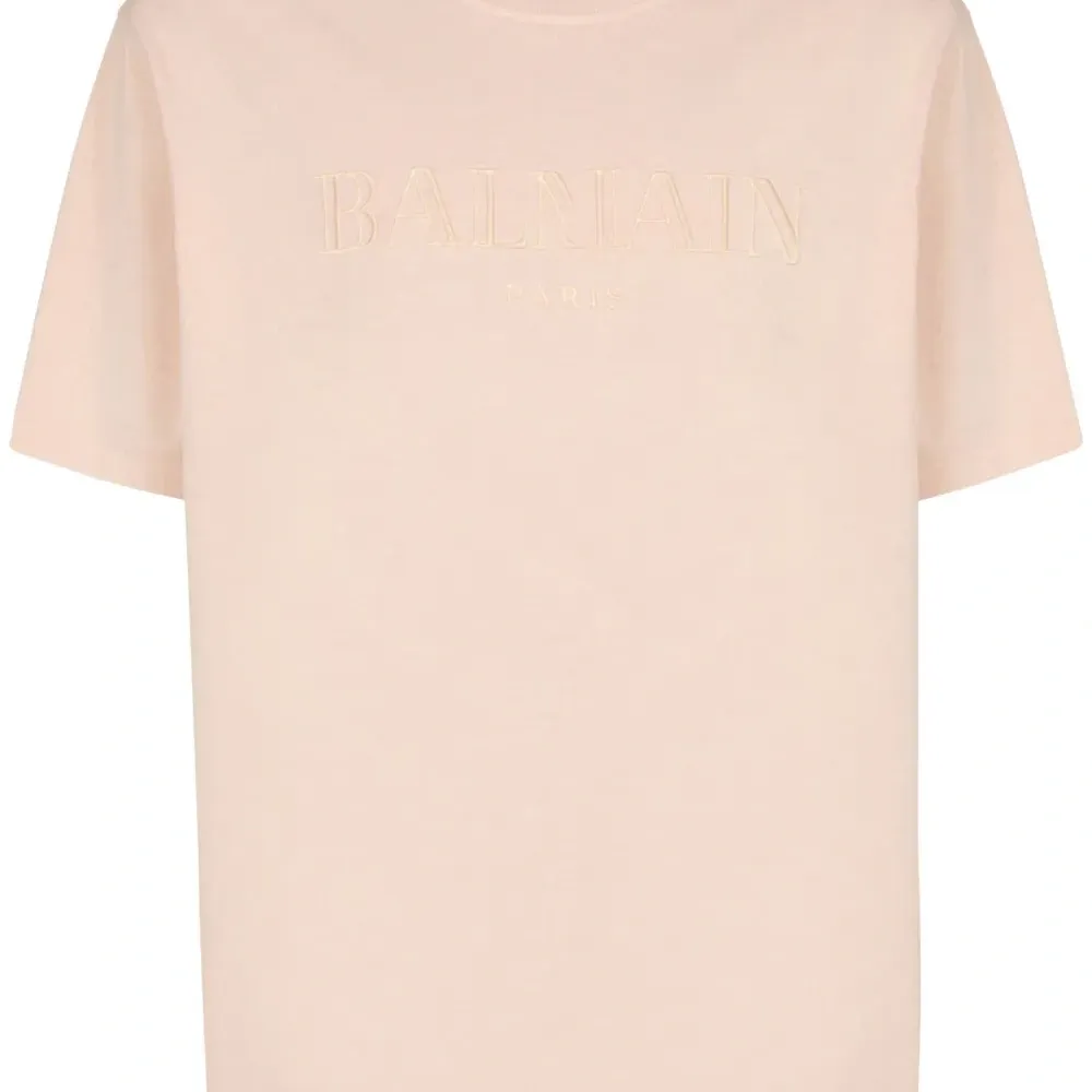 Футболка с вышитым логотипом