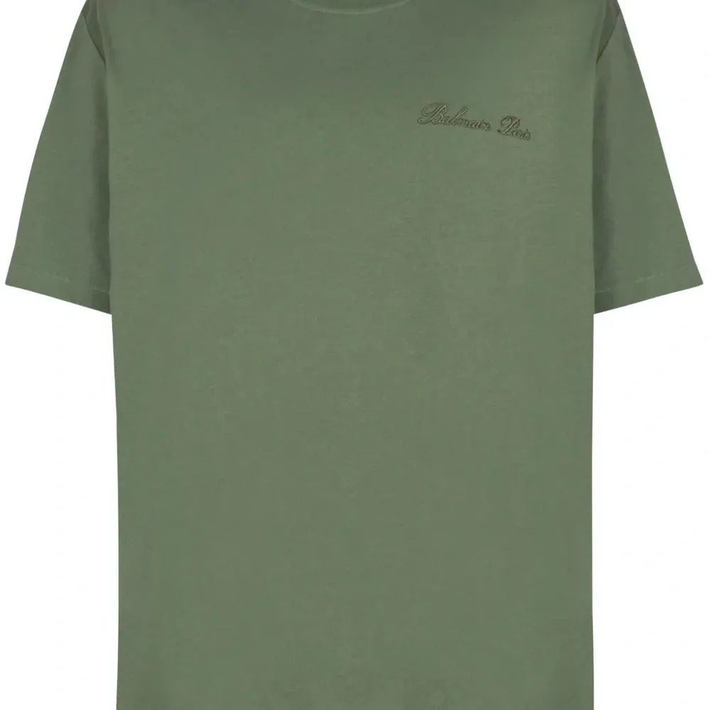 Футболка с вышитым логотипом