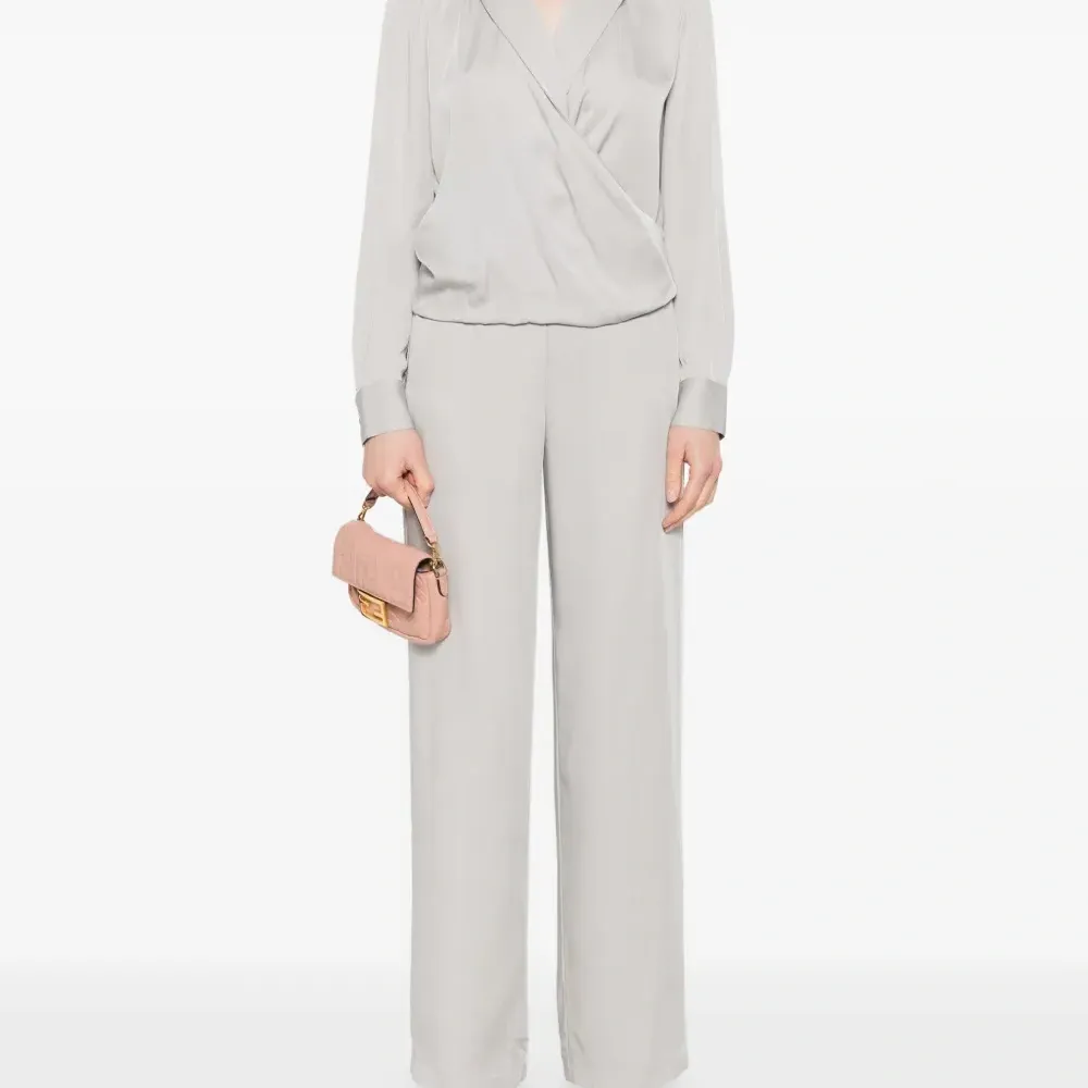 Блузка с заостренными лацканами