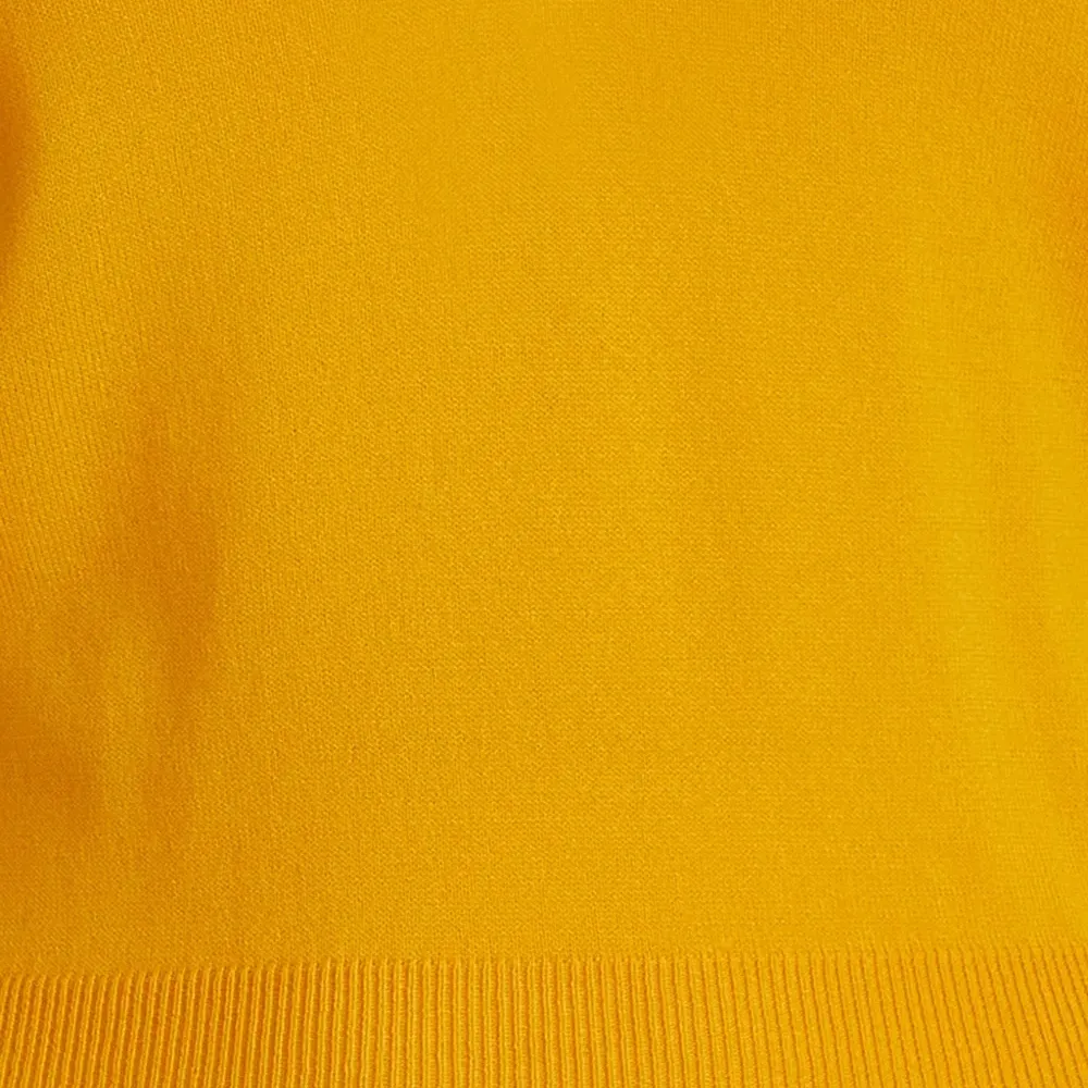 Топ с глубоким вырезом на спине