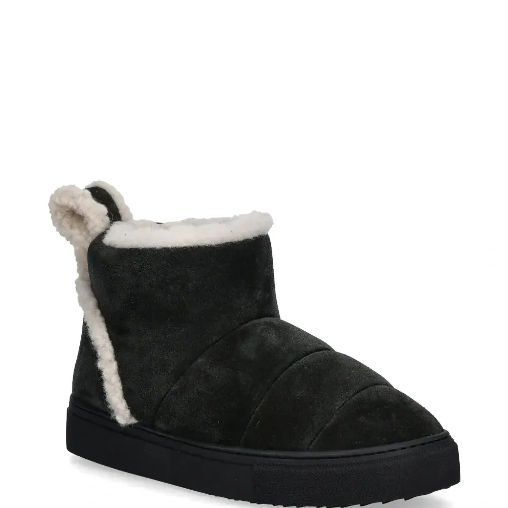 Замшевые ботинки