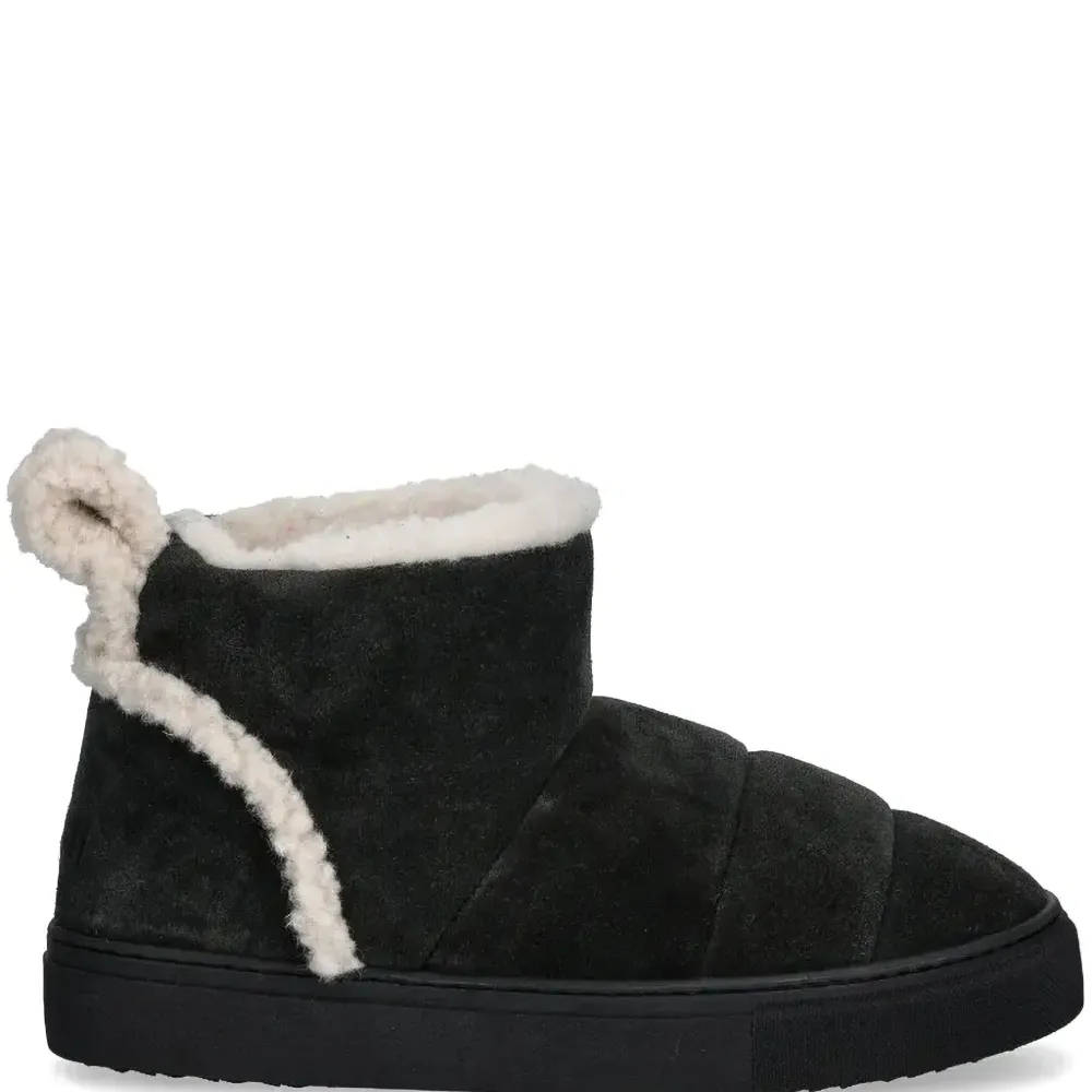 Замшевые ботинки