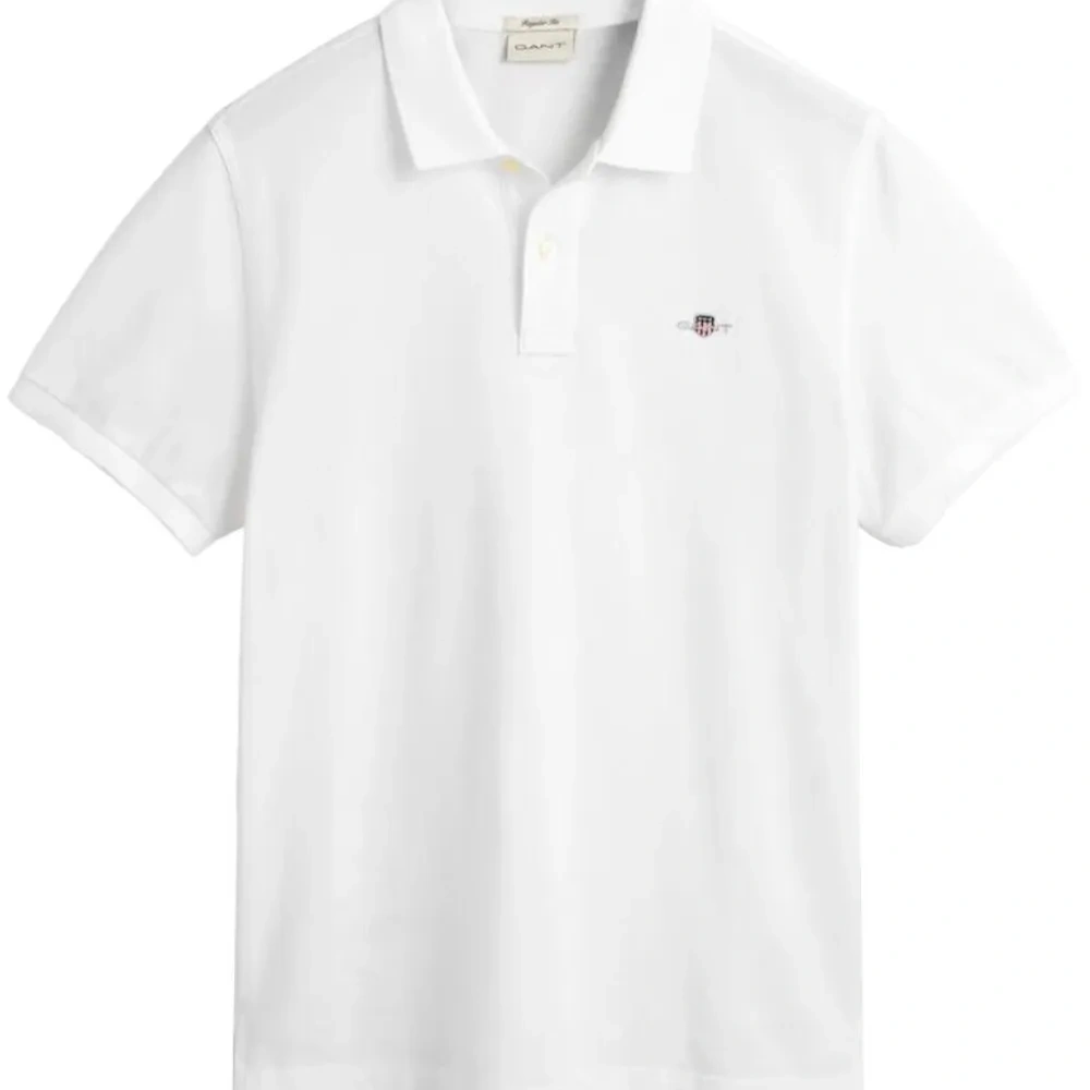 Рубашка поло с вышитым логотипом