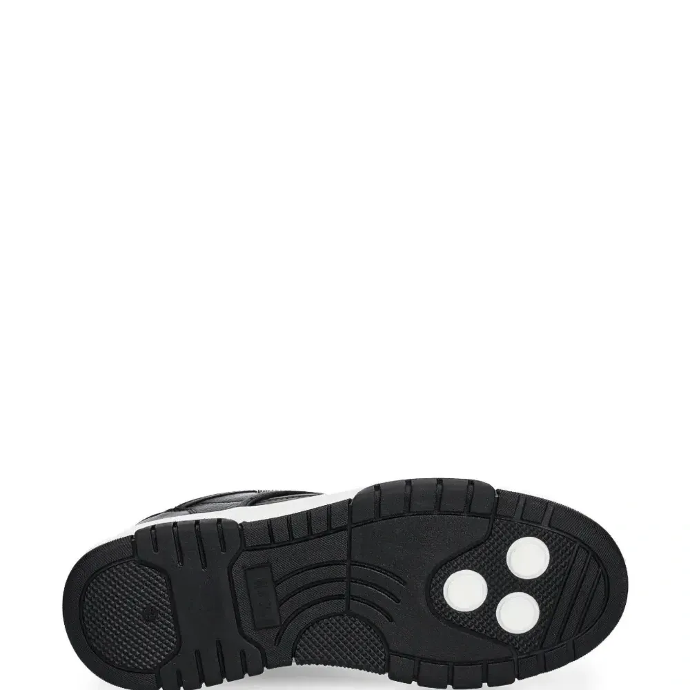 Кеды с нашивкой-логотипом