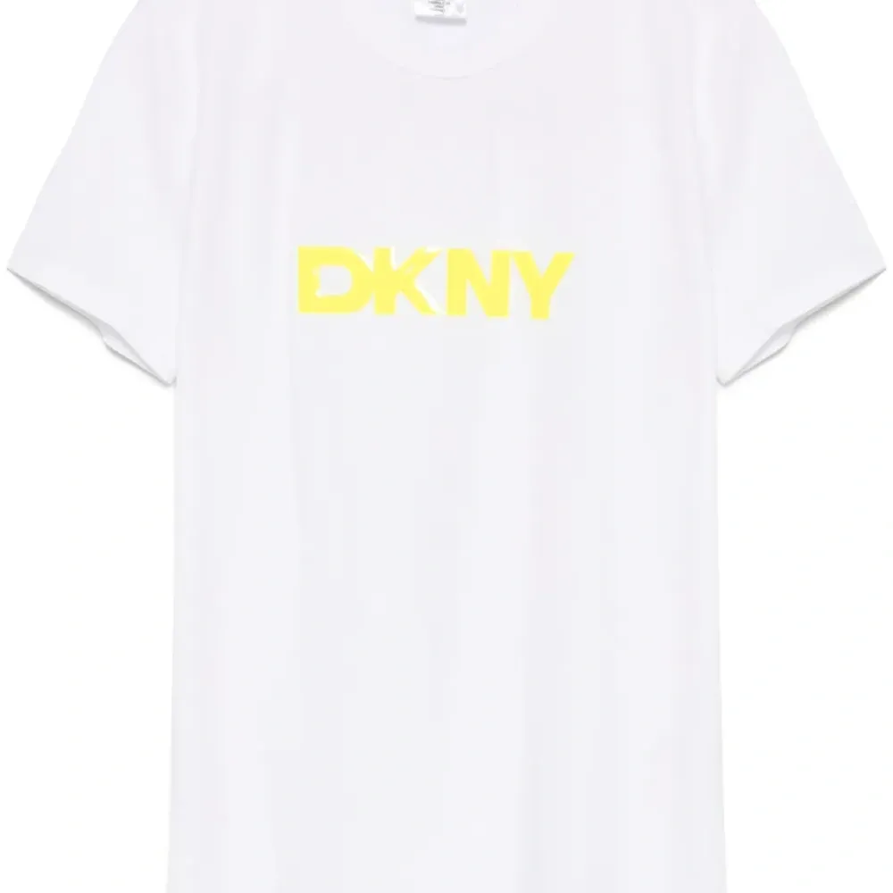 Футболка с логотипом