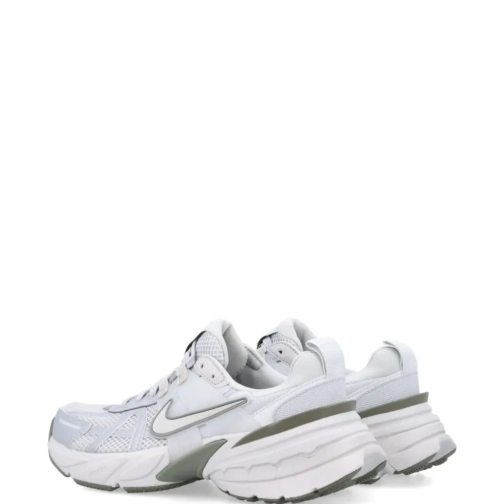 Кроссовки V2K