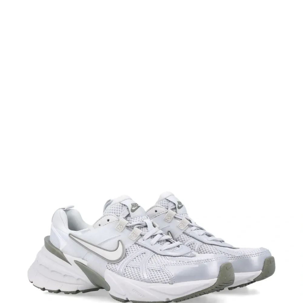 Кроссовки V2K