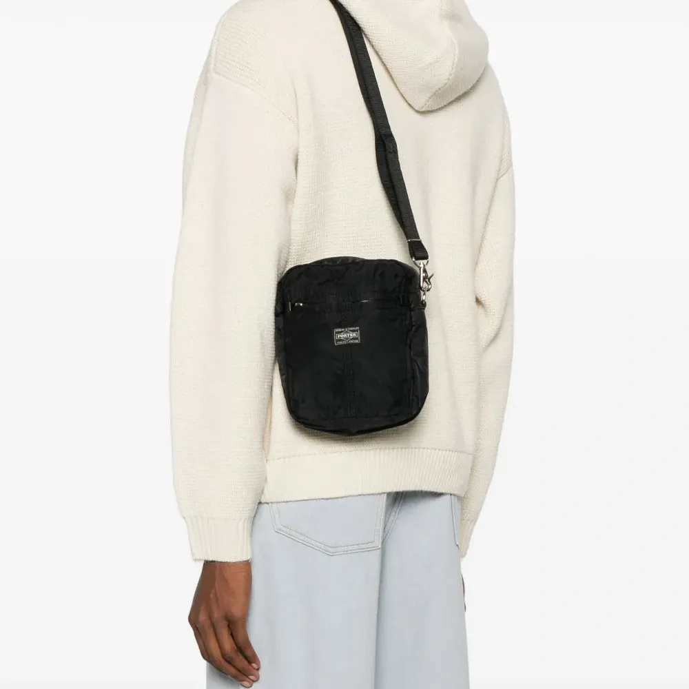 Сумка-мессенджер с логотипом