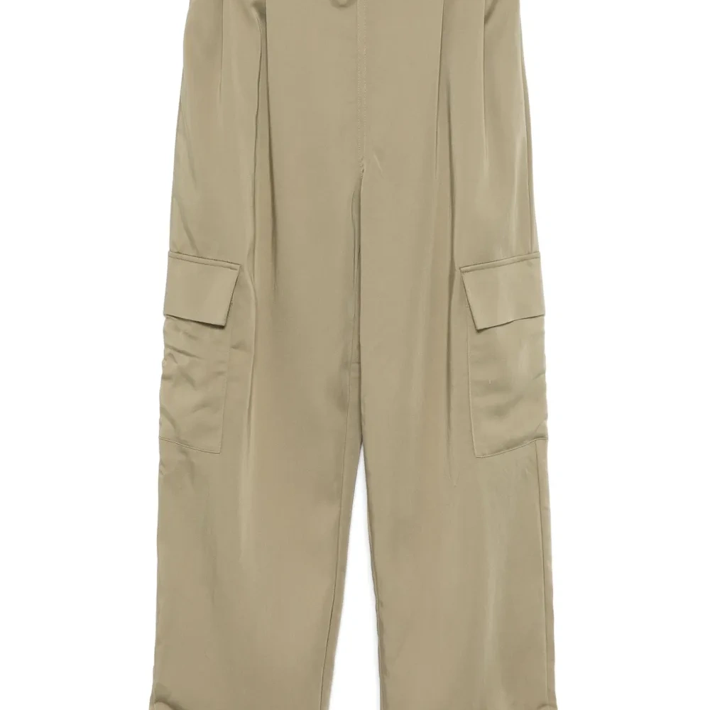 Брюки со складками