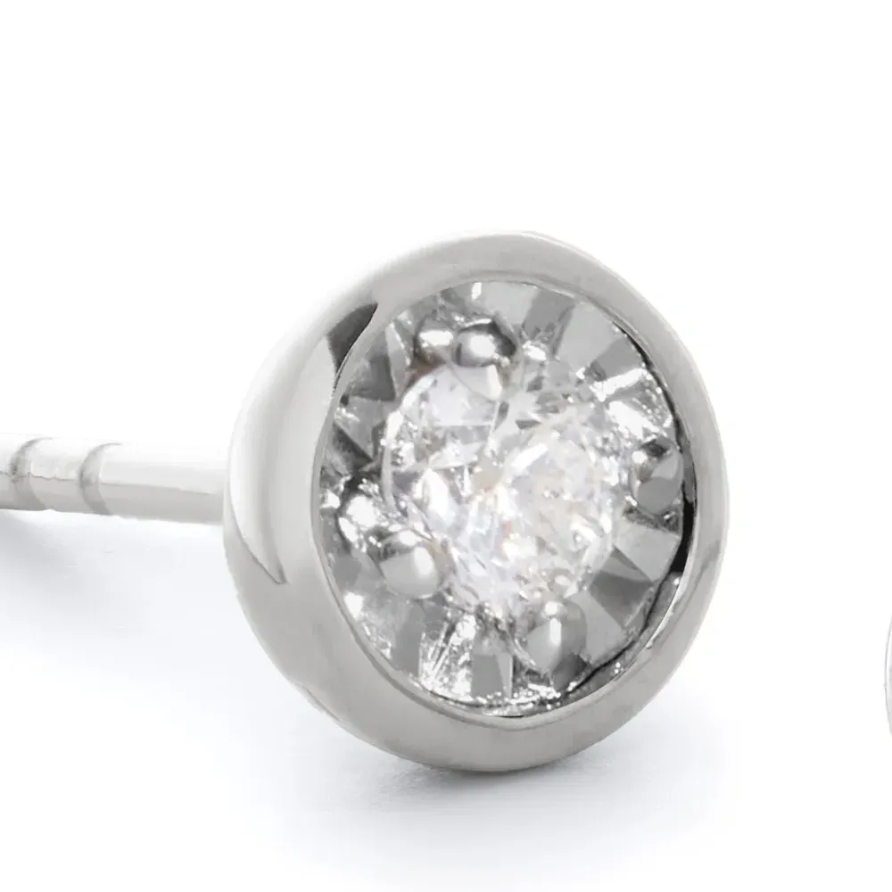 Серьги-гвоздики с бриллиантами