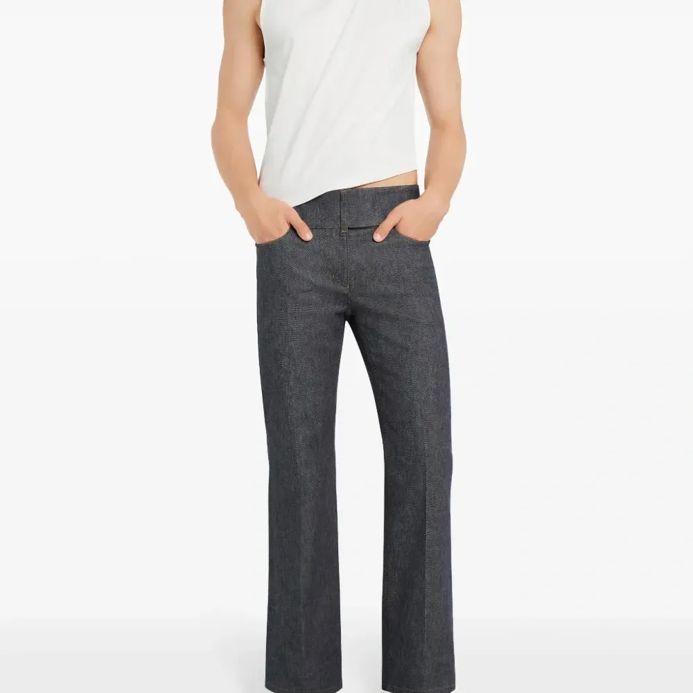 Топ Twist без рукавов