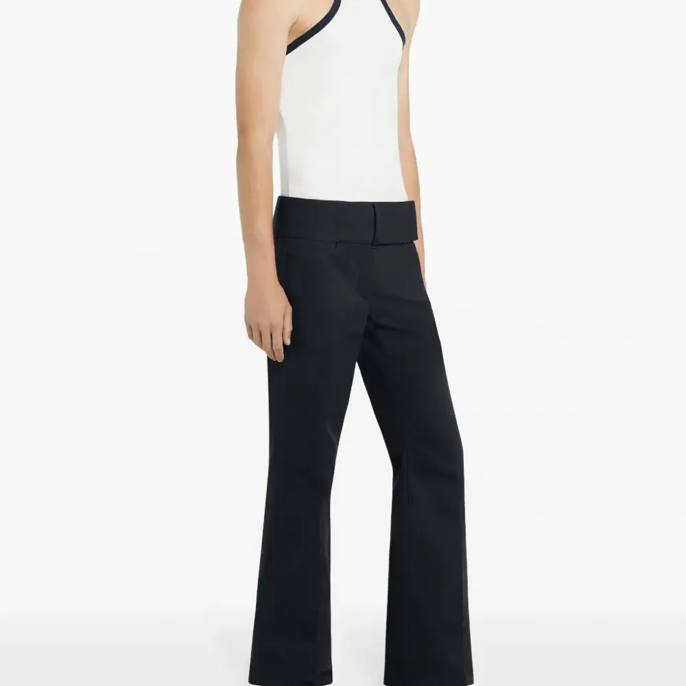 Топ с контрастной отделкой