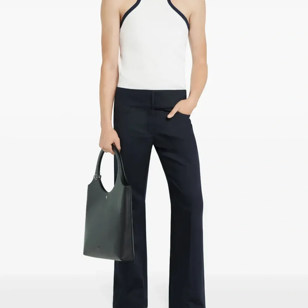 Топ с контрастной отделкой