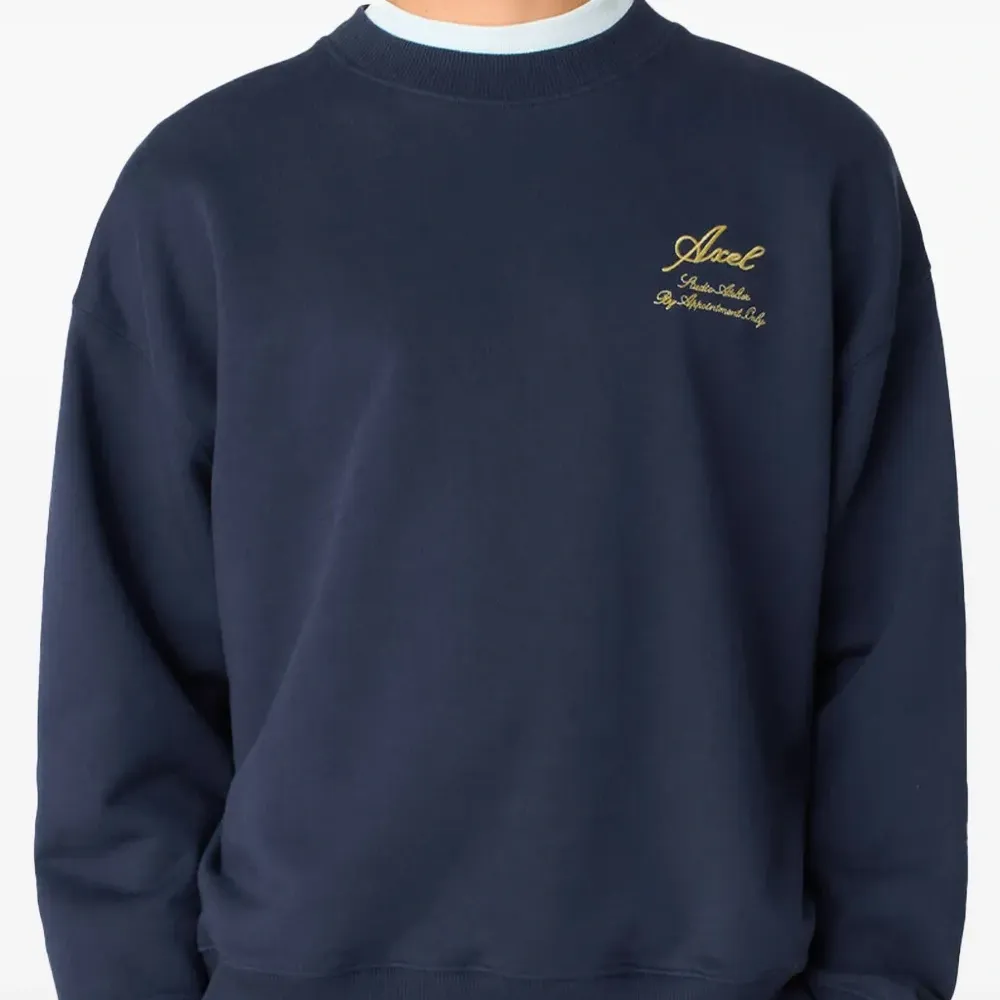 Толстовка с вышитым логотипом