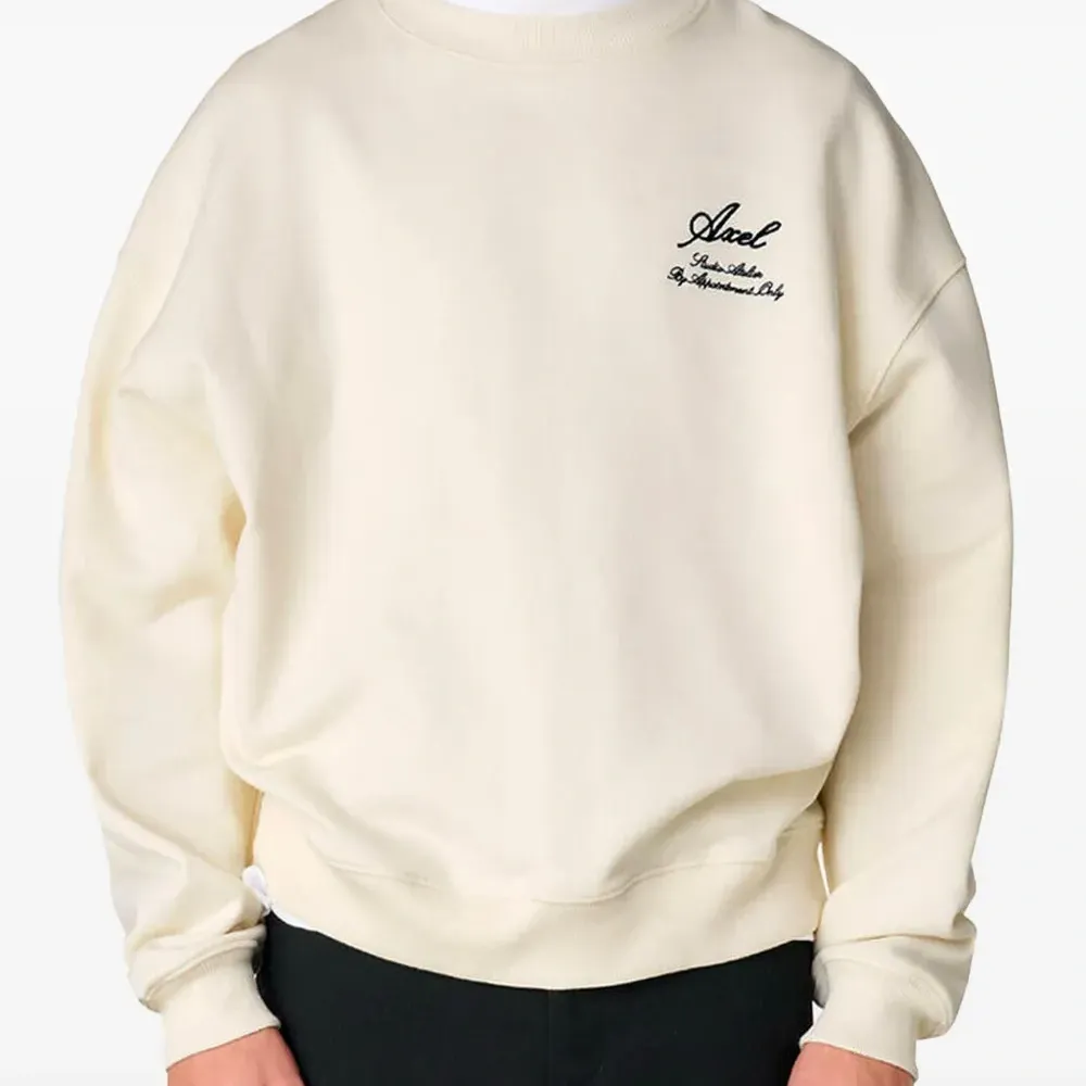 Толстовка с вышитым логотипом