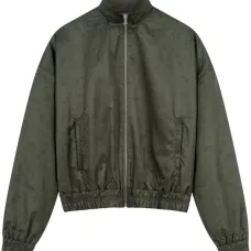 Спортивная куртка с высоким воротником