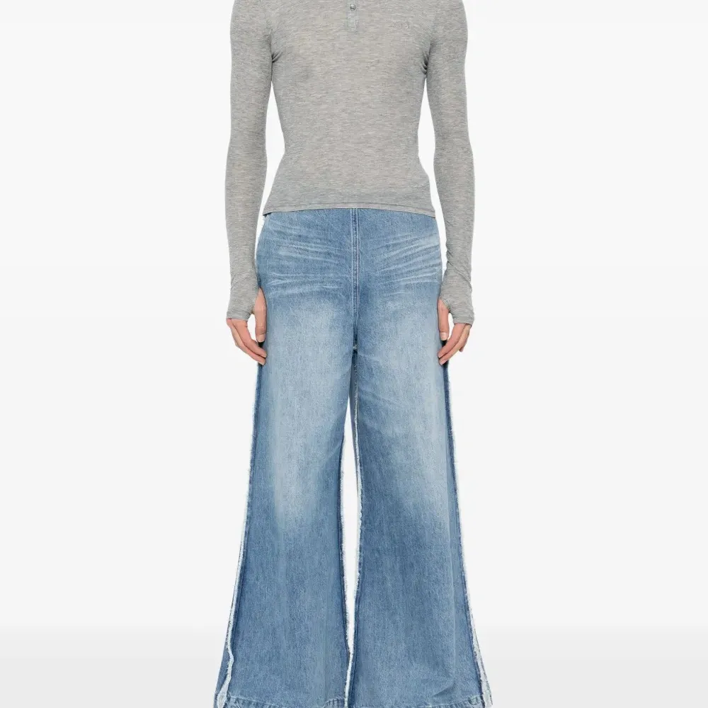 Футболка с вышитым логотипом Футболка с вышитым логотипом