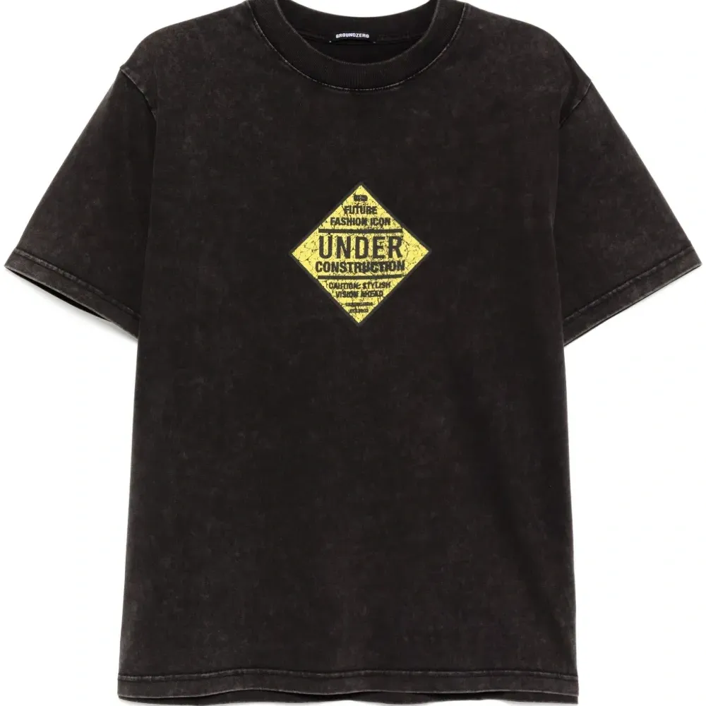 Футболка с графичным принтом Футболка с графичным принтом