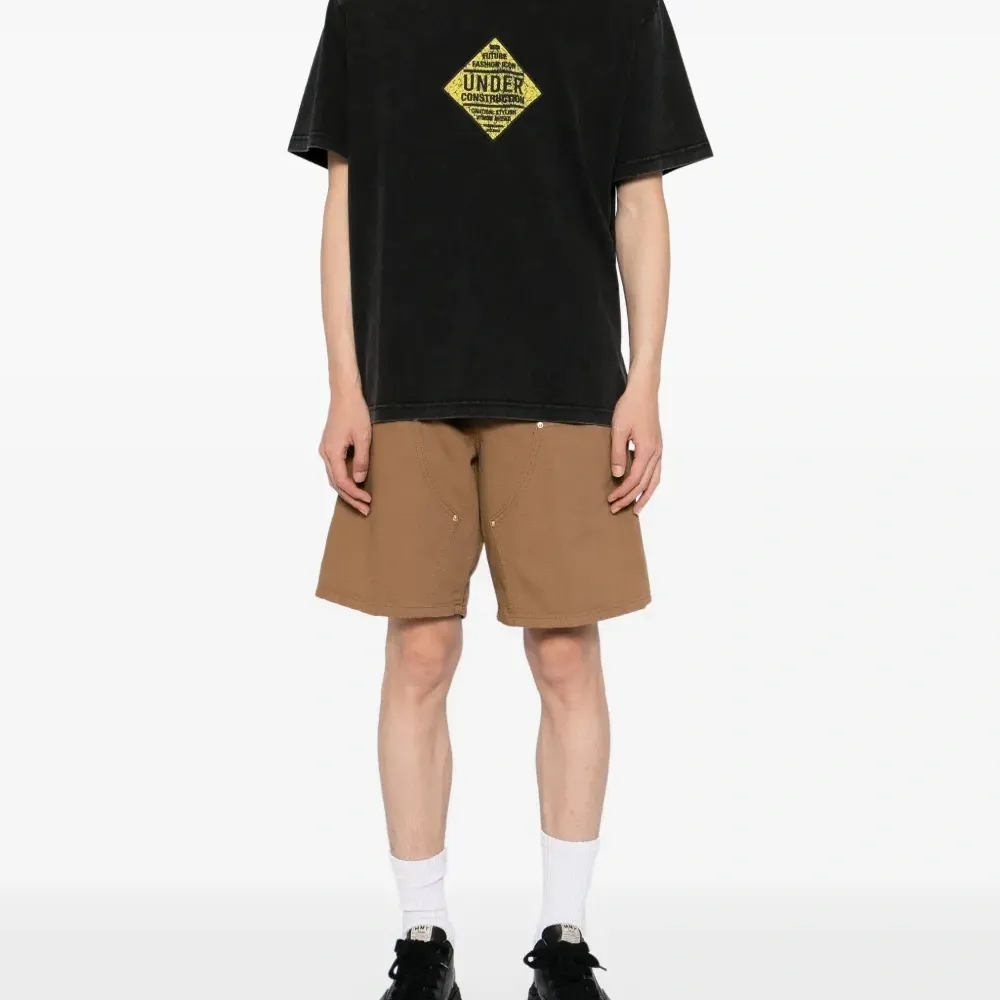 Футболка с графичным принтом Футболка с графичным принтом