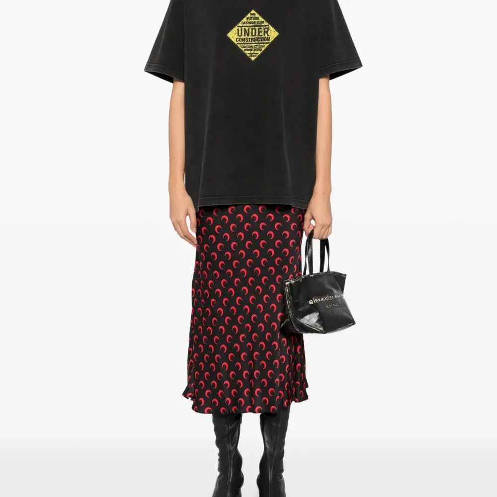 Футболка с графичным принтом Футболка с графичным принтом