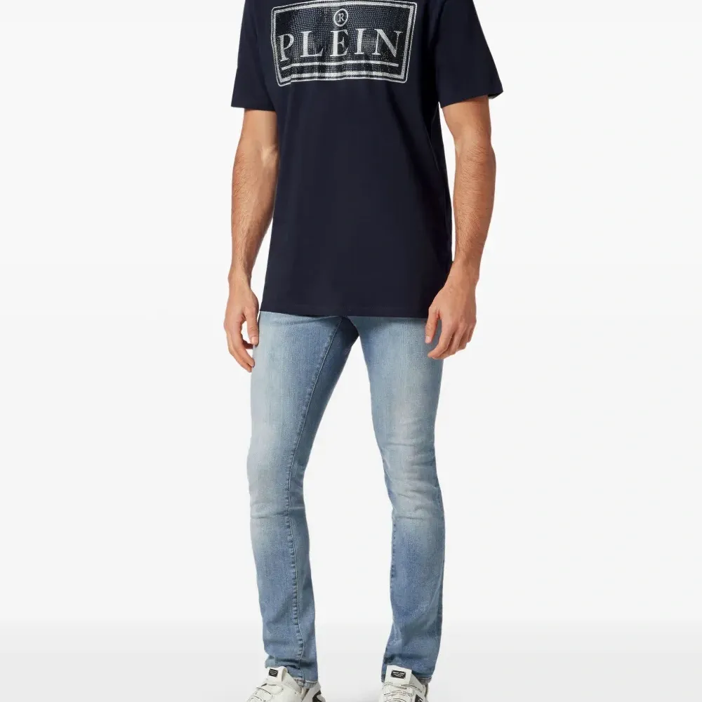 Футболка с круглым вырезом