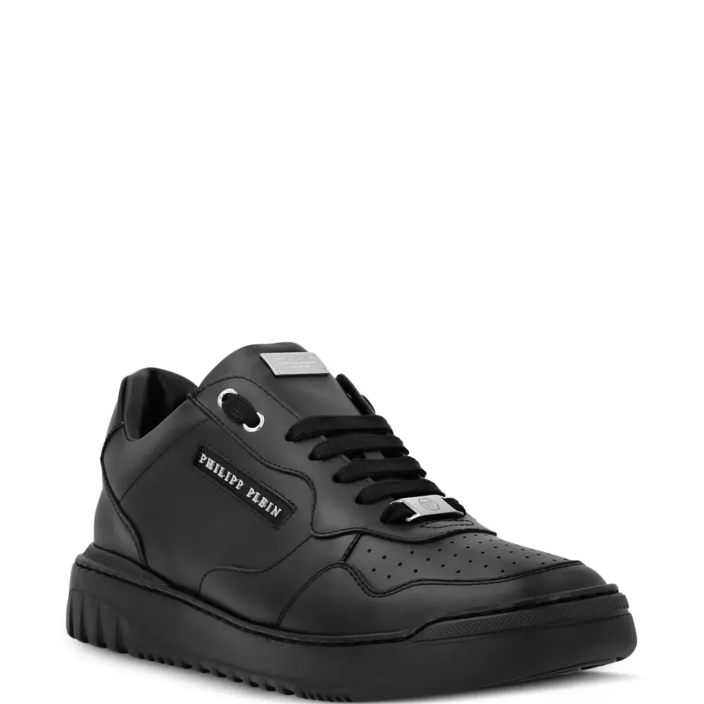 Кроссовки с логотипом