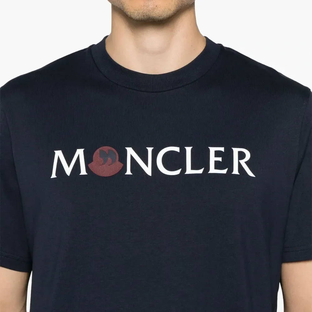 Футболка с логотипом