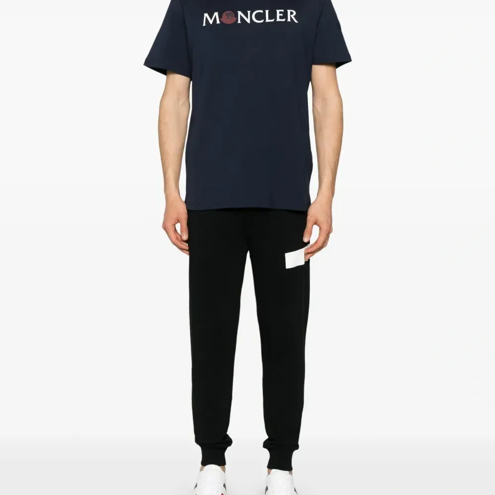 Футболка с логотипом