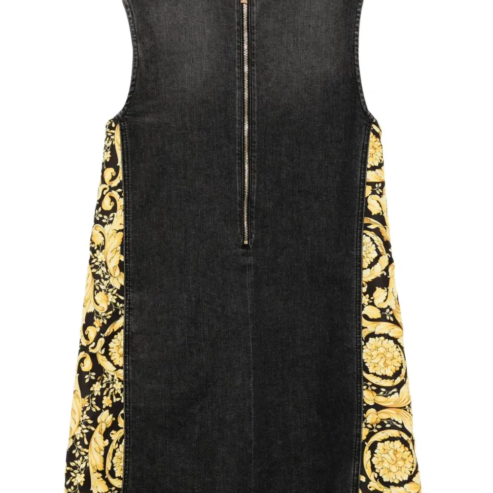 Джинсовое платье без рукавов