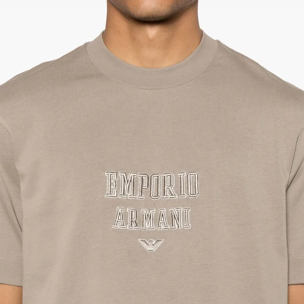 Футболка с вышитым логотипом