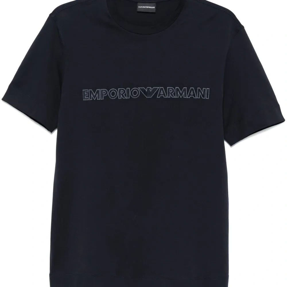 Футболка с вышитым логотипом