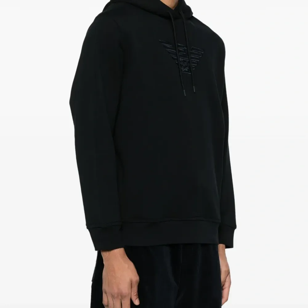 Худи с вышитым логотипом