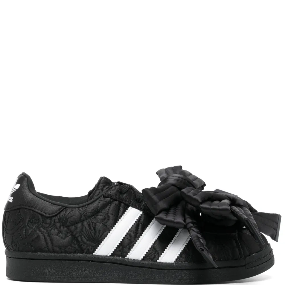 Кроссовки Superstar из коллаборации с CAROLINE HU