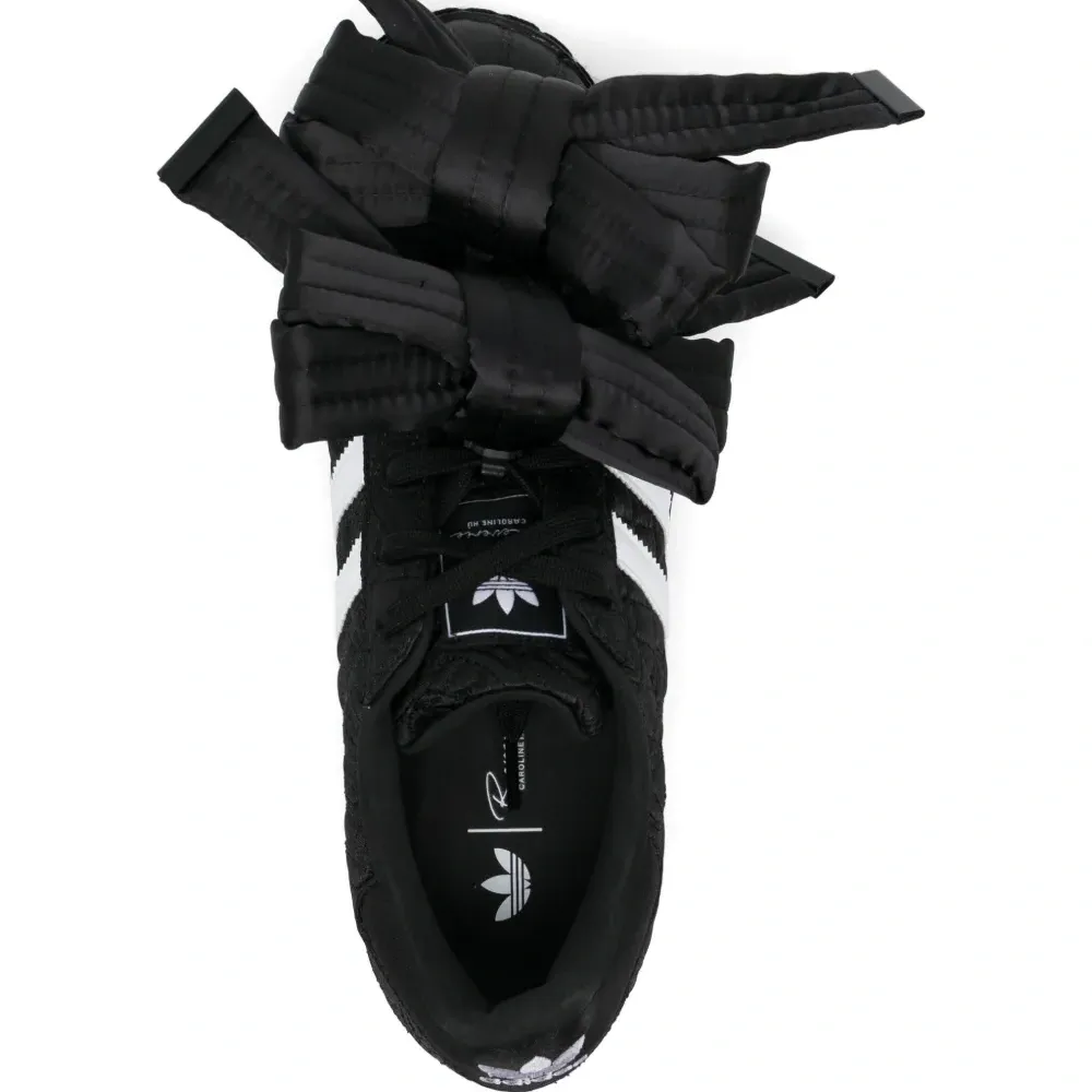 Кроссовки Superstar из коллаборации с CAROLINE HU