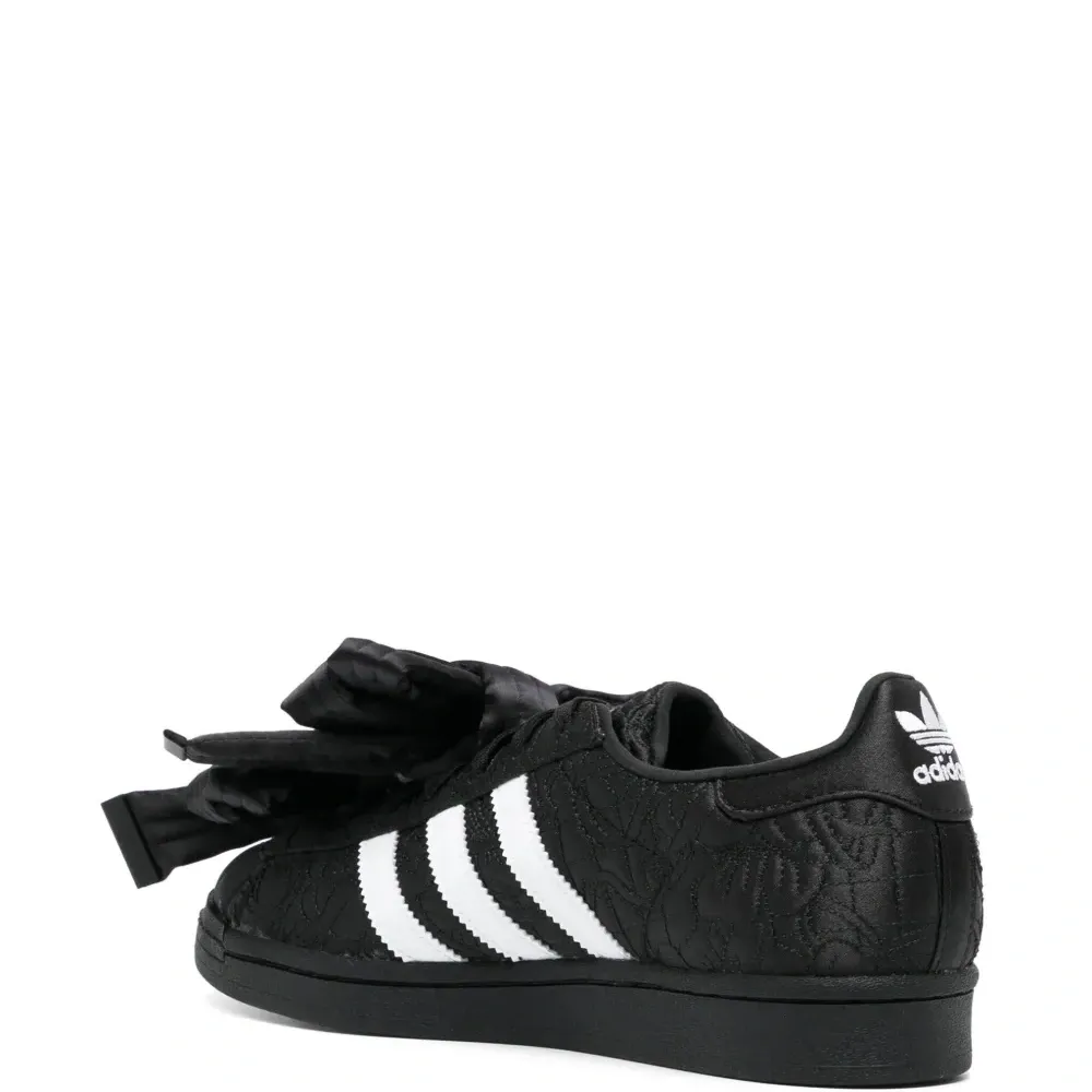 Кроссовки Superstar из коллаборации с CAROLINE HU