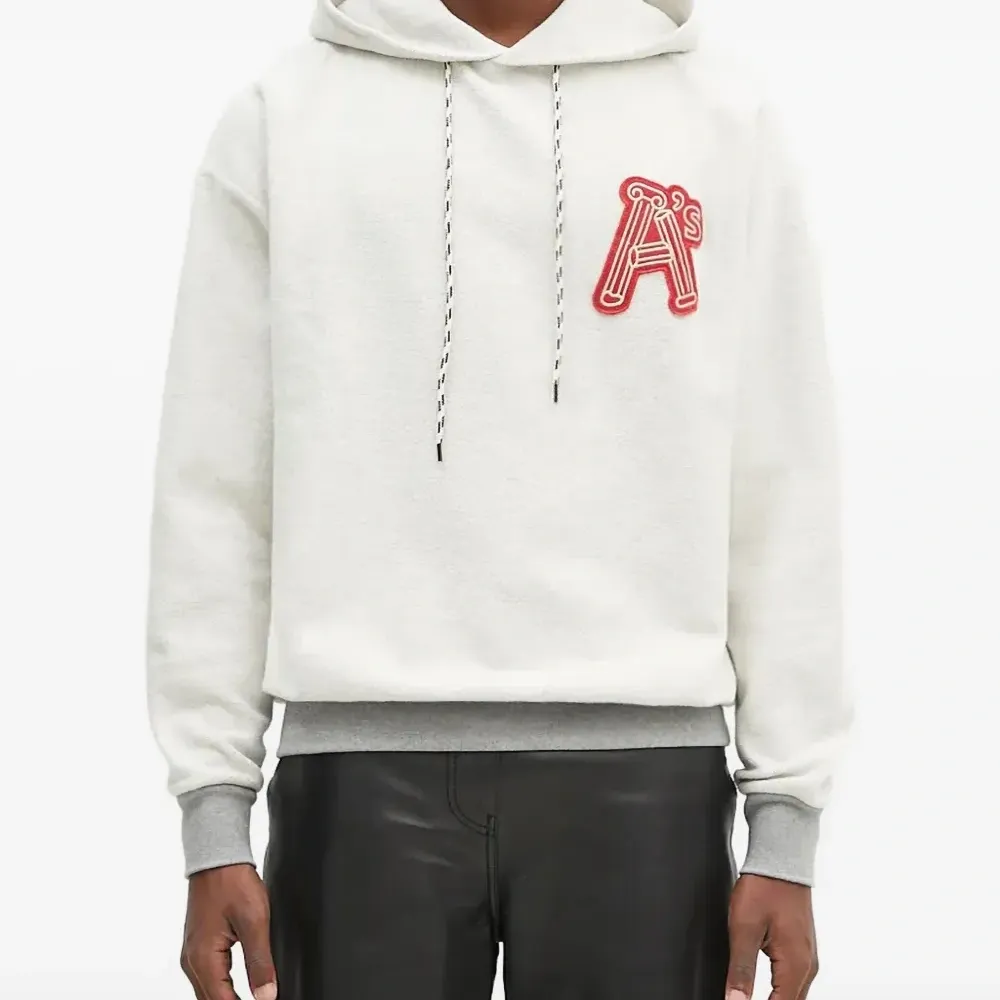 Худи с аппликацией