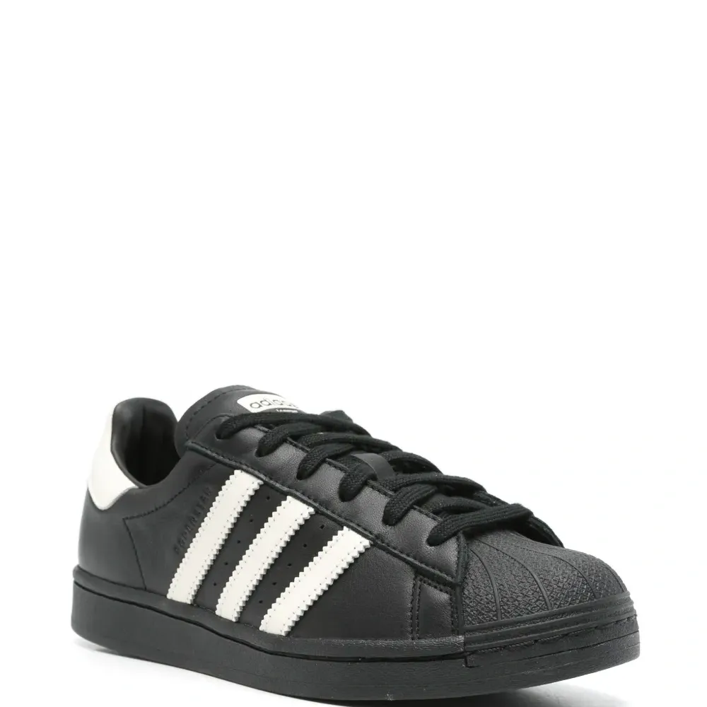 Кроссовки Superfinger Superstar из коллаборации с Avavav