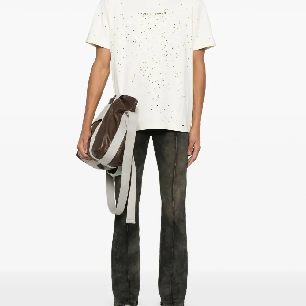 Футболка с прорезями Футболка с прорезями