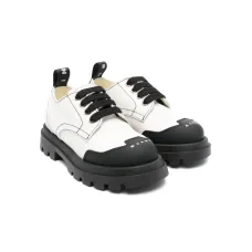 Кожаные кроссовки